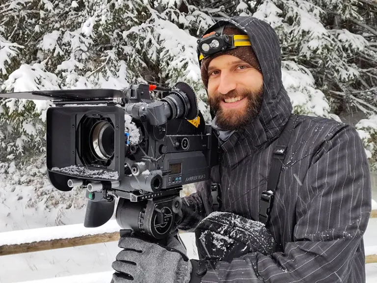 Oliver Pailer auf dem Set im Schnee